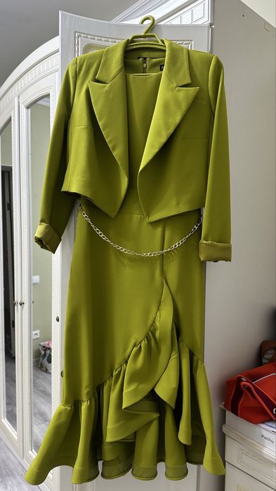 Платье с пиджаком