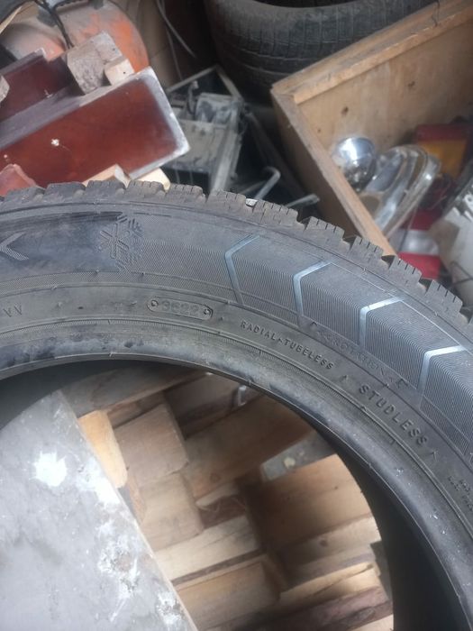 Зимние шины в отличном состоянии.