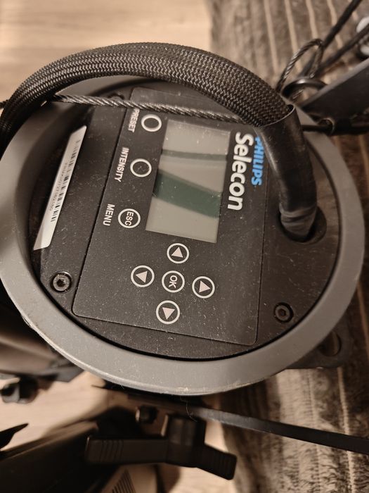 Lampii de scena profesionale Philips selecon