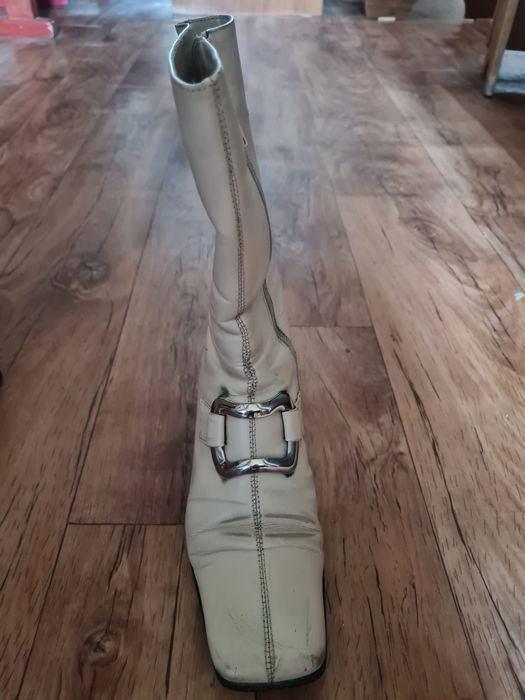 Продаются демисезонные сапоги.