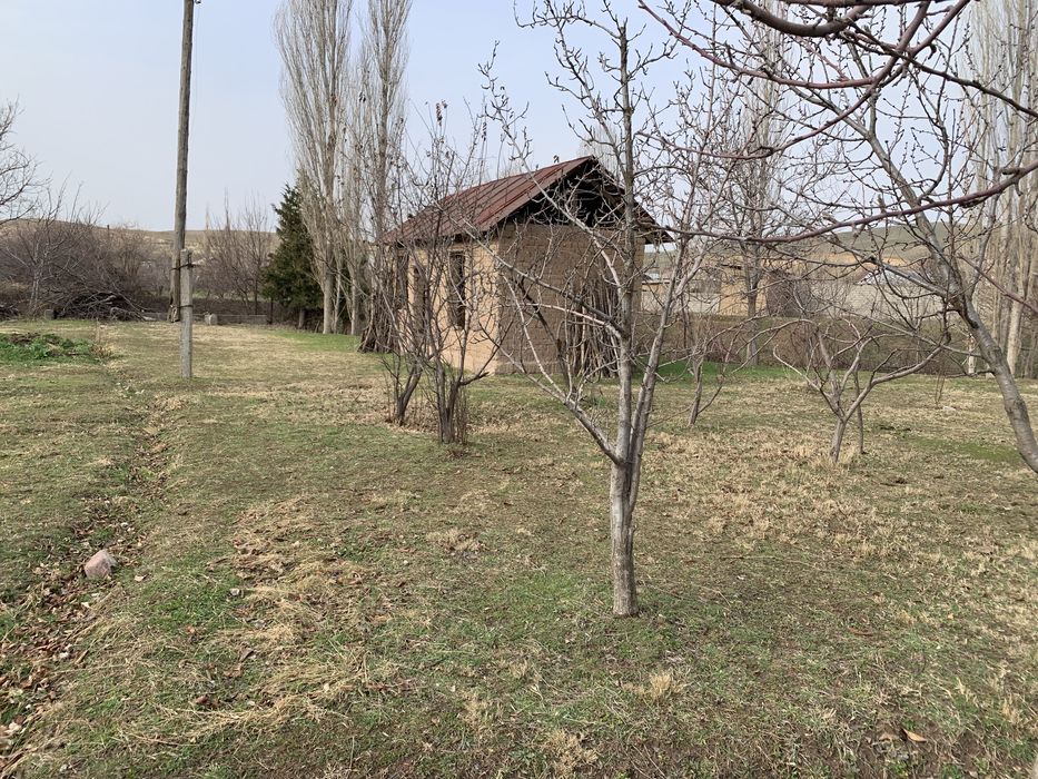 Yer sotiladi 12 sotixdan oshiq