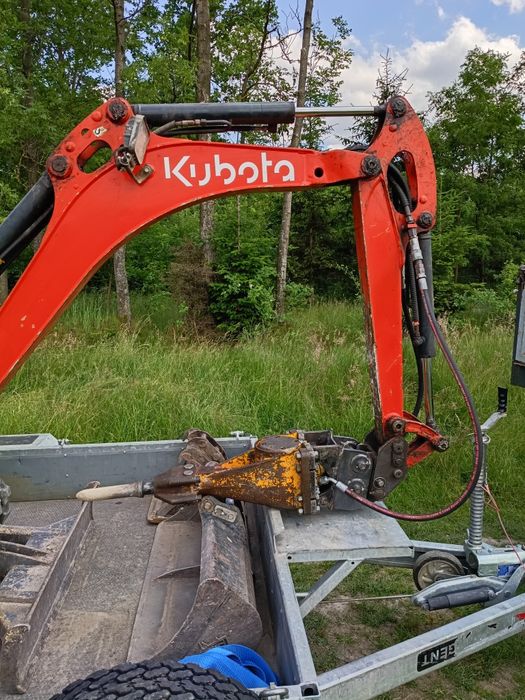 Execut lucrări cu miniexcavator 1,5 tone și picon