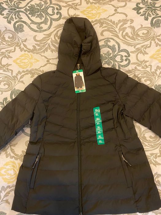 Продаю новую женскую куртку привезена из США новая