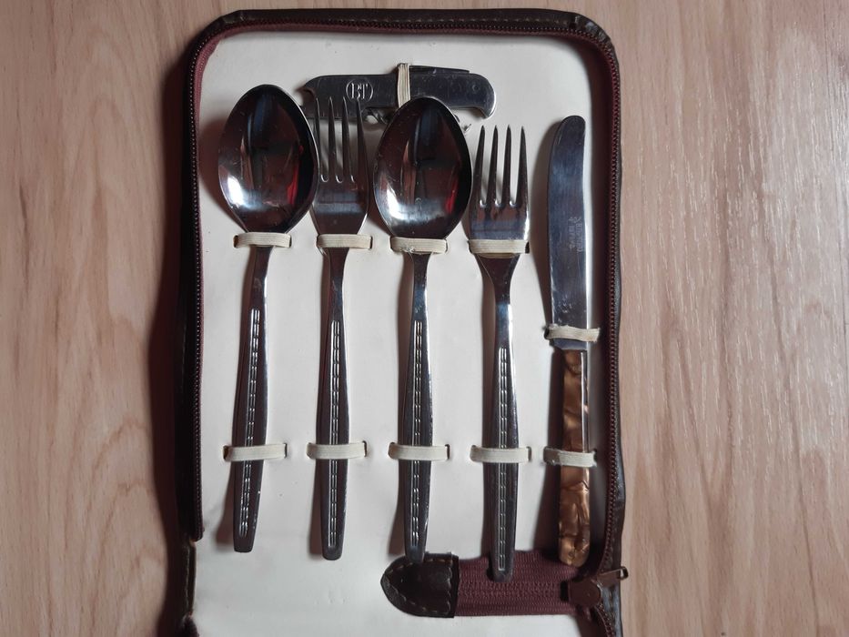 Комплект-вилици,лъжици и нож "ВТ" в стилен несесер,ретро