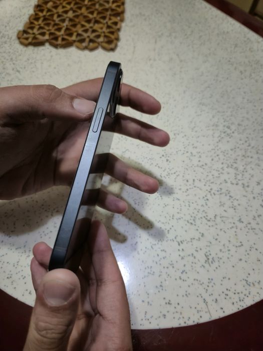 Продавам iphone 13