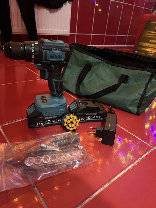 Vand Bormasina set complet nou