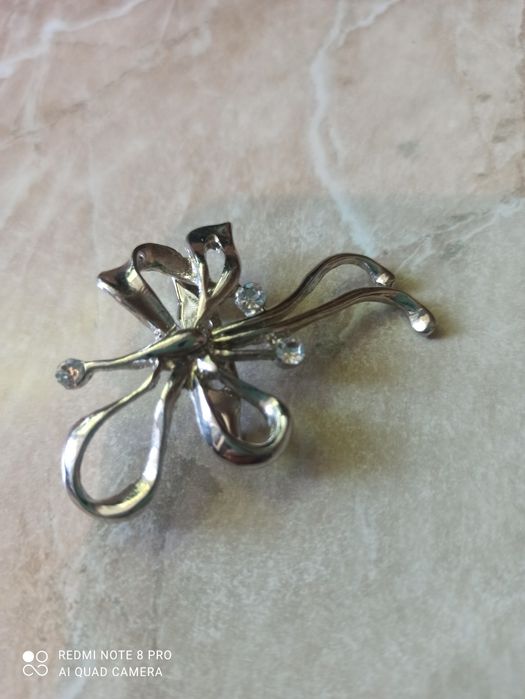 Брошь современная новая очень красивая