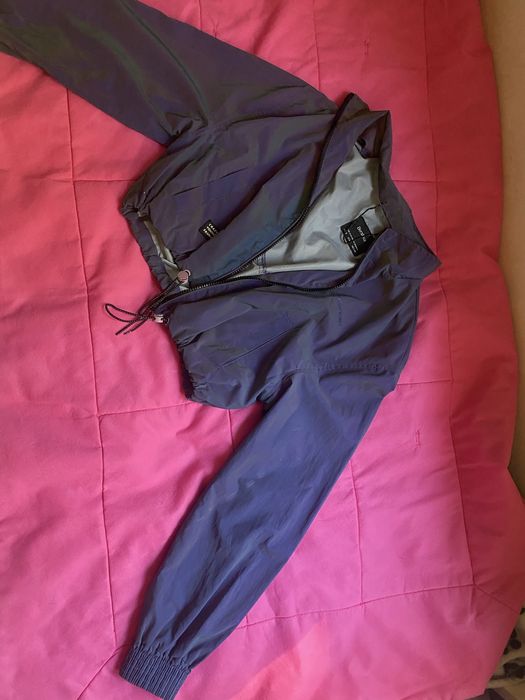Късо дамско яке ветровка Bershka (Cropped Windbreaker) – Иридесцентно / Преливащо