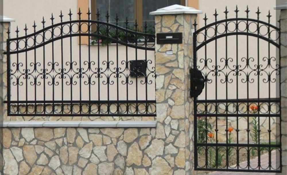 Изработка на метални конструкции, огради, порти, парапети и маси