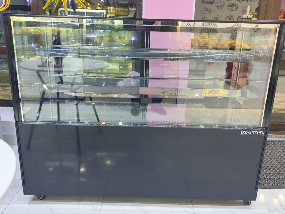 Витринный кондитерский холодильник