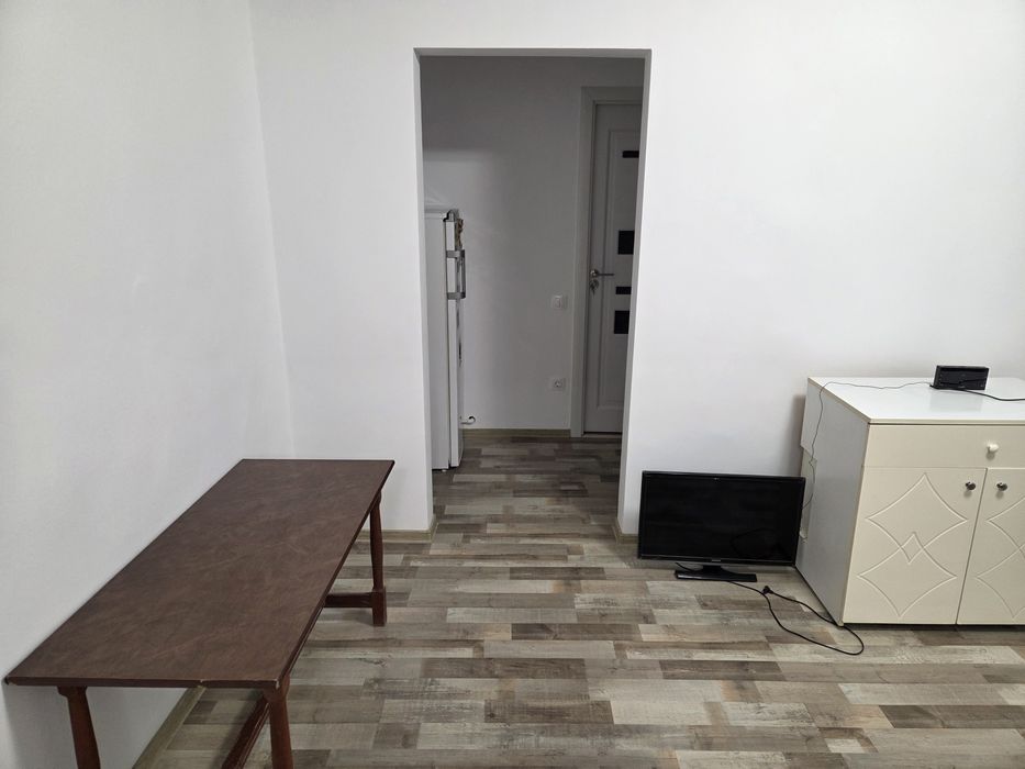 Inchiriez apartament