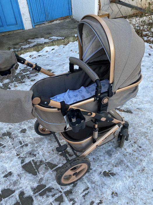 Коляска состояние отличное новое