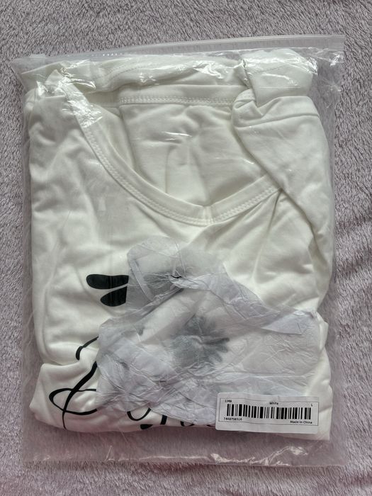 Бяла блуза а дълъг ръкав