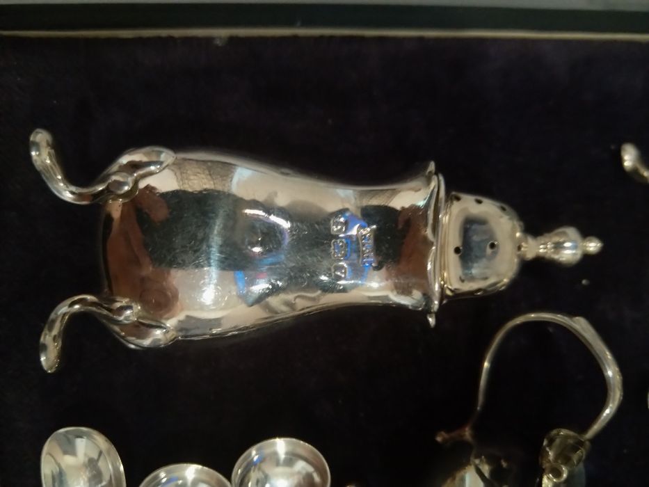 Продавам сребърен Английски сет за хайвер и подправки  1920 година