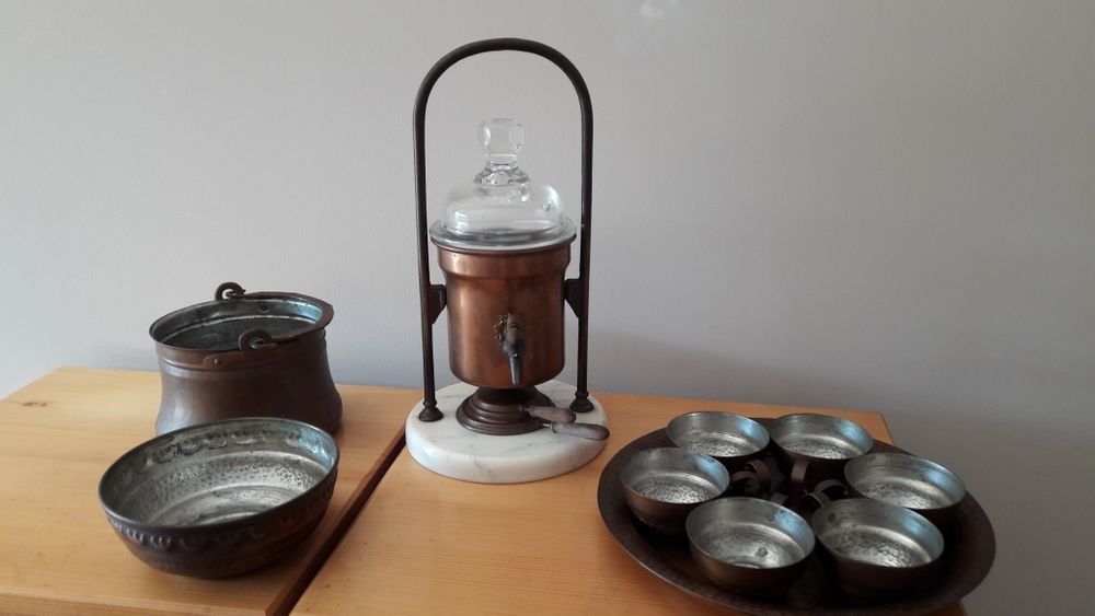 Медни съдове и кафеварка