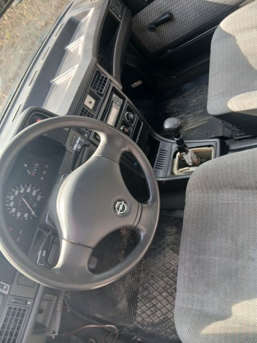 Опел кадет  на части