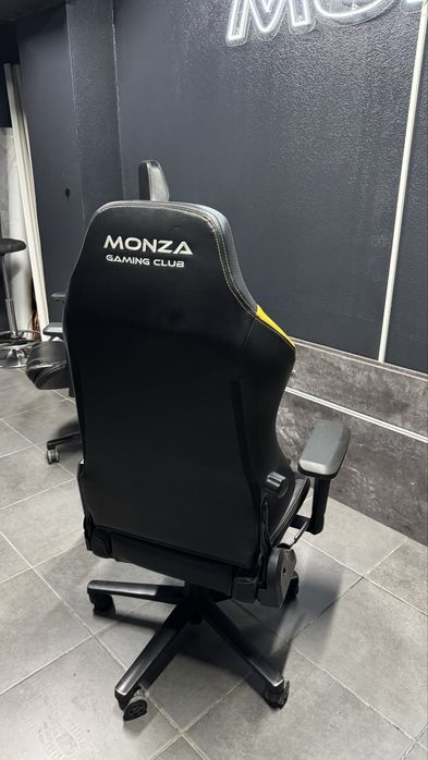 Игровое кресло dxracer