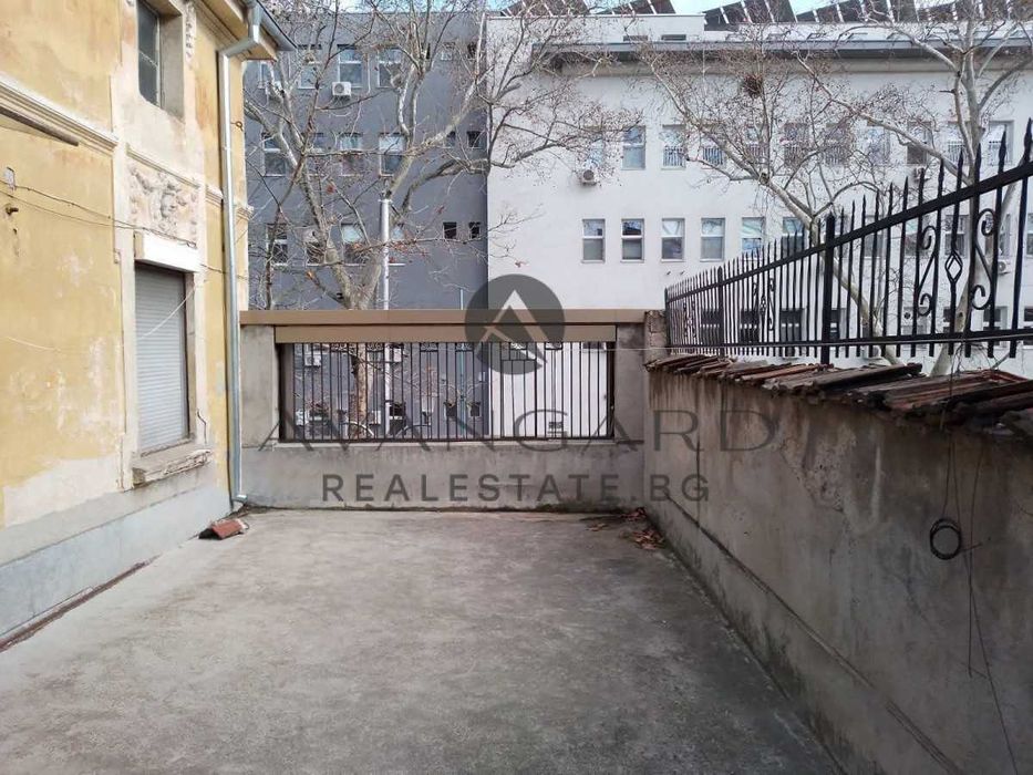 оф.22875 Двуетажна къща с магазин/ Градската градина