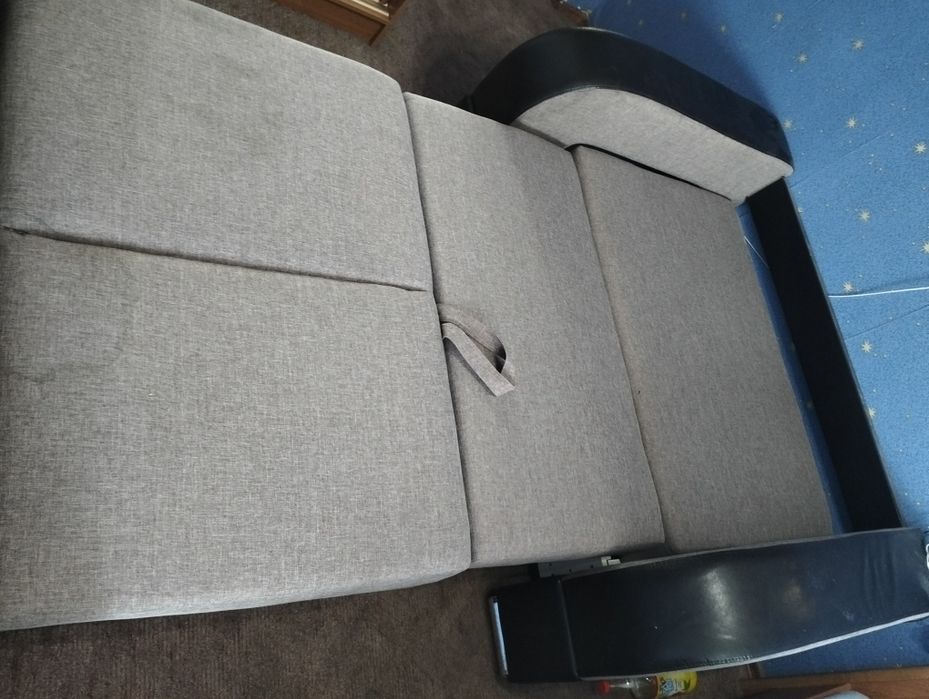 Диван кровать с подушками