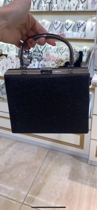 Официална черна чанта