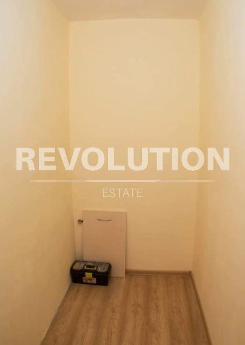 Тристаен апартамент  в гр.Варна, Завод Дружба!