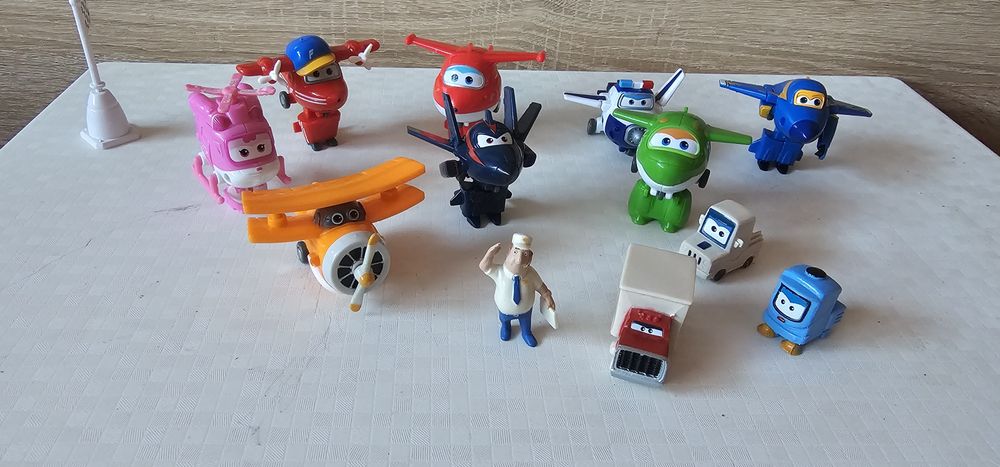 Оригитални трансформиращи се фигурки Супер самолети