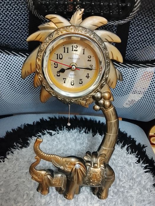 Часы настольные.