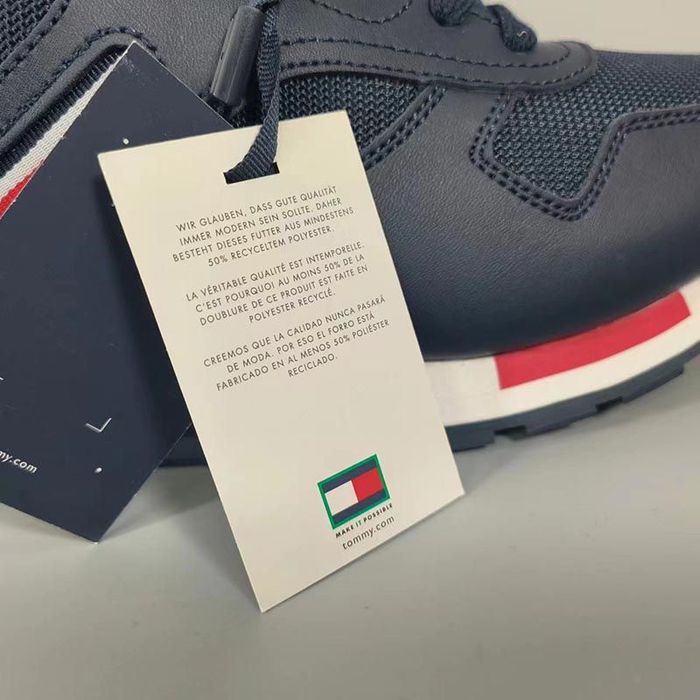 Кроссовки от бренда Tommy Hilfiger