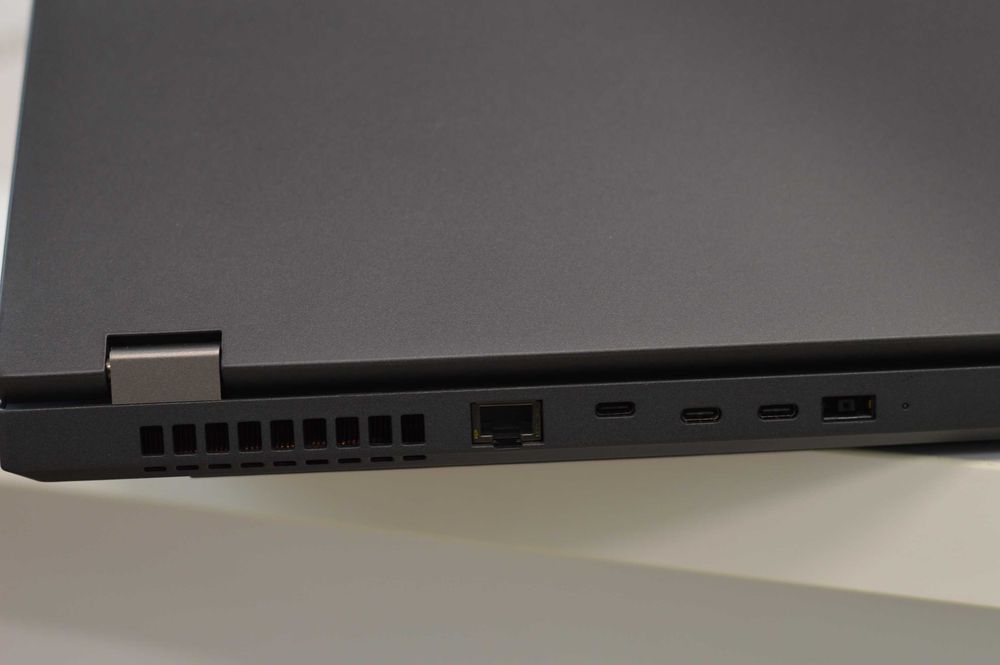 Lenovo ThinkPad P15 - Intel Core i7-10850H / 16GB RAM DDR4 / 1TB SSD NVMe / NVidia Quadro T1000 Mobile / Перфектно състояние / 12 месеца гаранция