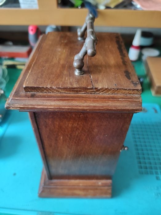 Стар Немски Механичен Часовник с Ключ-Обслужен