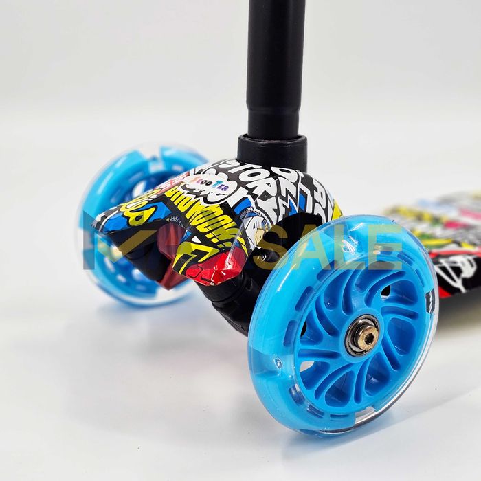 Детска тротинетка триколка 3 светещи колела синьо многоцветна