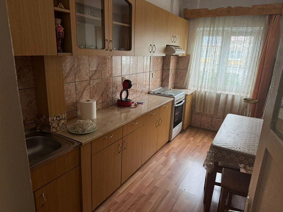 Apartament luminos, etaj 1, în zonă centrală