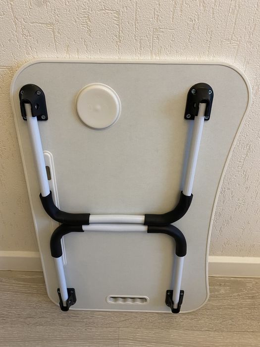 Столик для завтрака или ноутбука