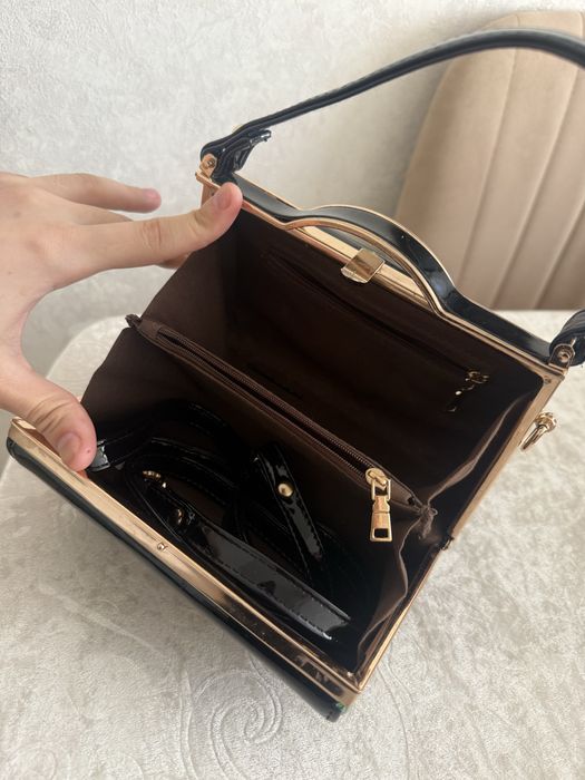 Черная сумка-клатч