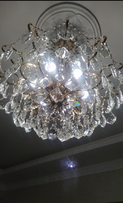 Продам хрустальную люстру