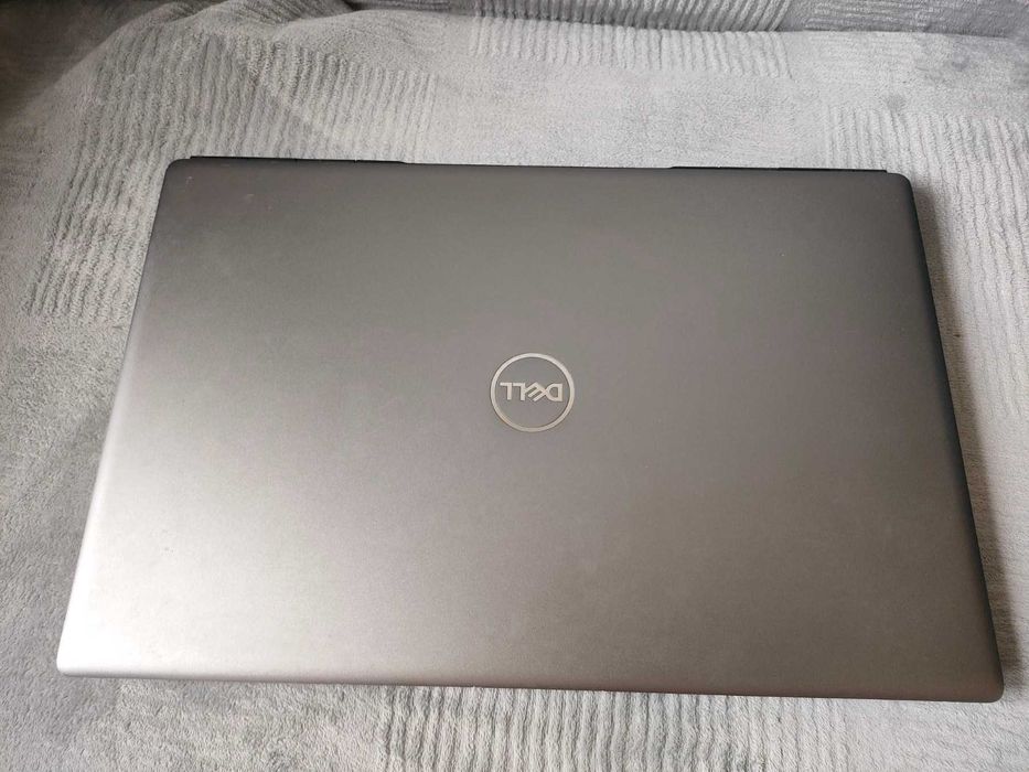 Мощен лаптоп Dell Precision 7750 17 inch 3 TB SSD (3 NVMe x 1 TB) RTX 3000 48 GB RAM i7 10850H Max 5.10 GHz