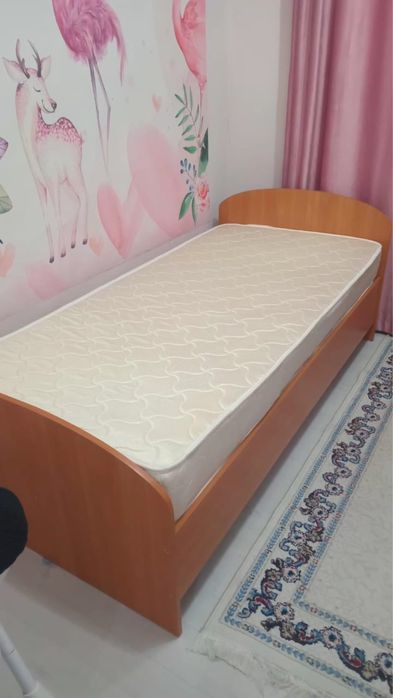 Кровать с матрасом