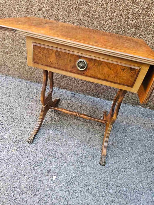 Английски шкаф в ретро стил