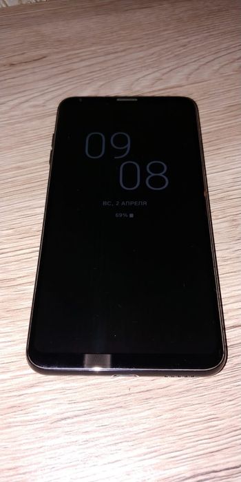 Продам смарфон LG V30+