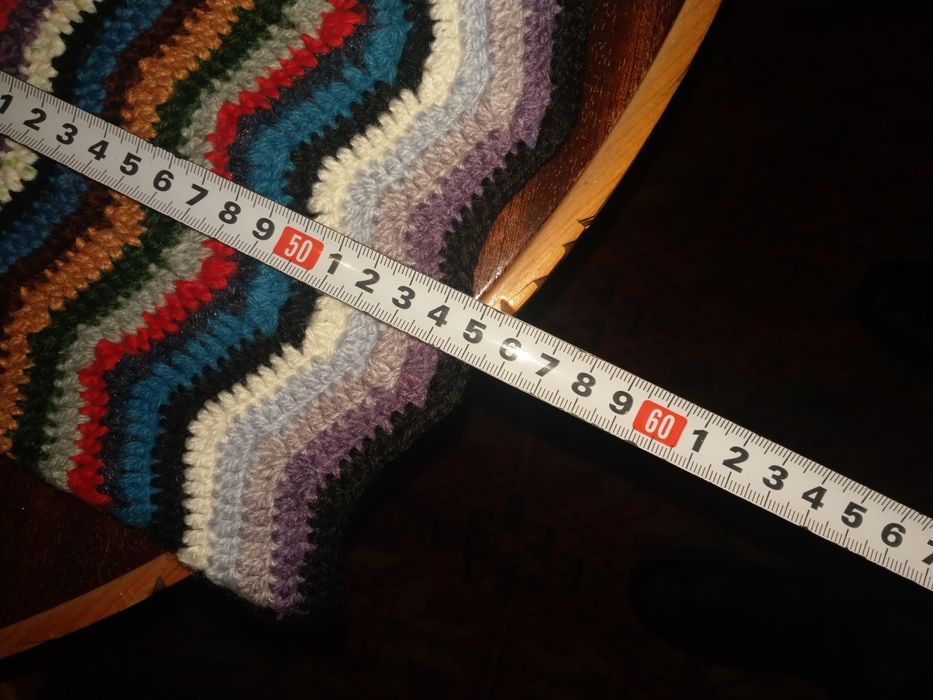 Ръчно плетен пуловер