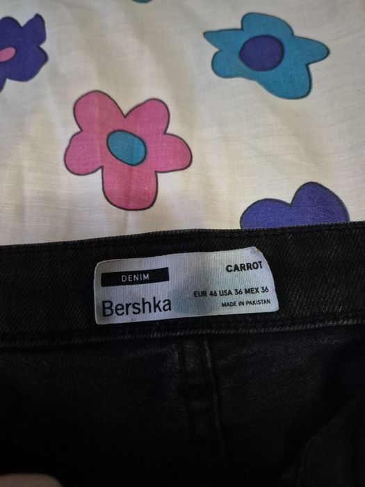Blugi Bershka mărimea 46