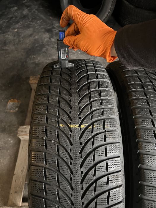 2 anvelope iarna 235/60/18 , Michelin !