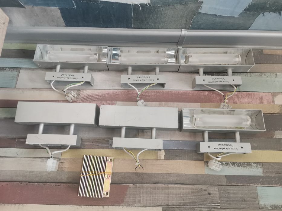 Голям лот масивни алуминиеви лампи лед