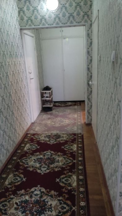 Kvartira 2 honali sotiladi