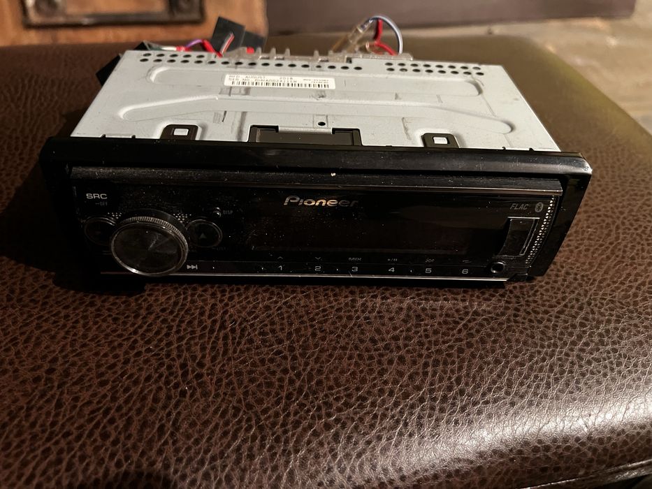 Продам автомагнитолу pioneer.