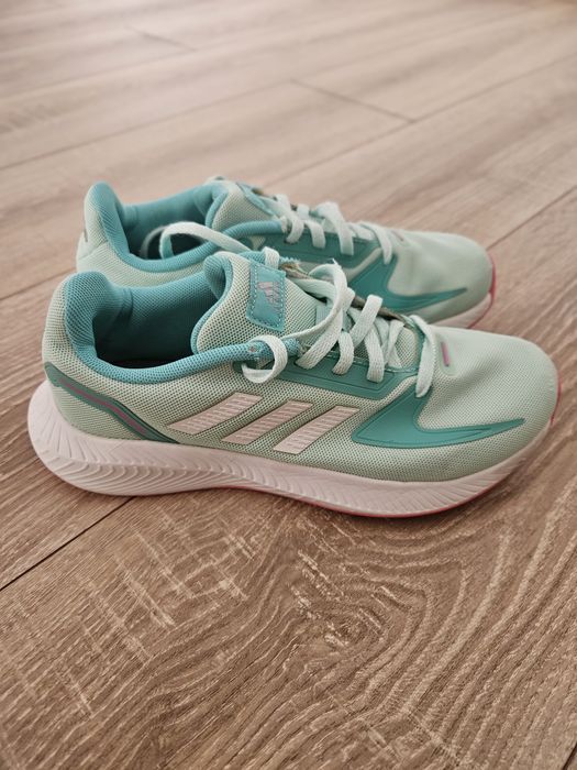 Adidasi ADIDAS copii, mărime 35 1/2 , sunt impecabili