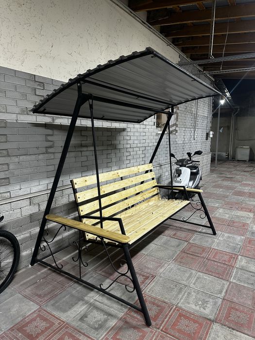 Садовая качеля для дачи