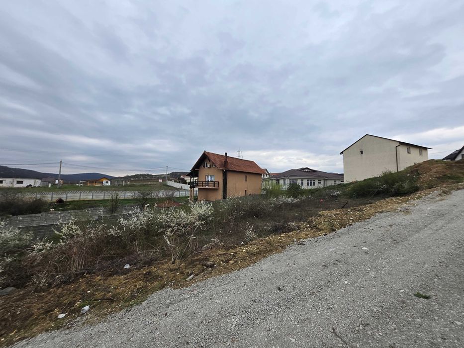 Vand teren zona Zavoi-Archia (Intravilan in noul PUG)