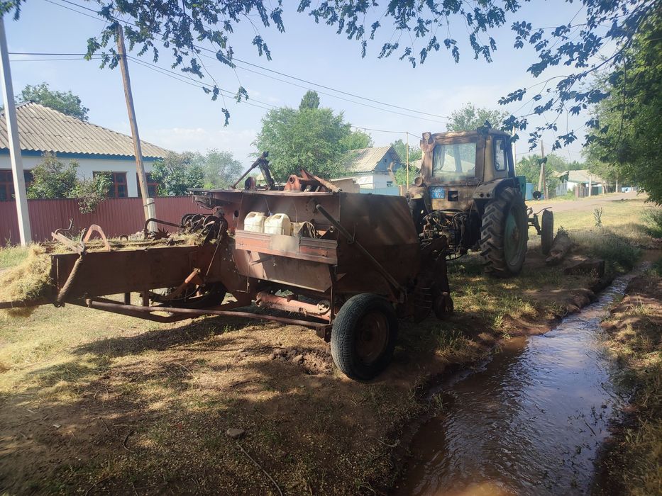 Трактор с прессом