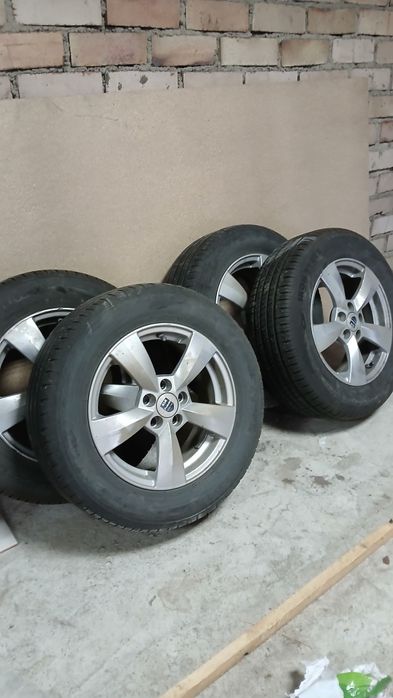 Продам летние шины 195/65 r15 б/у на дисках + запаска 185/60 r15